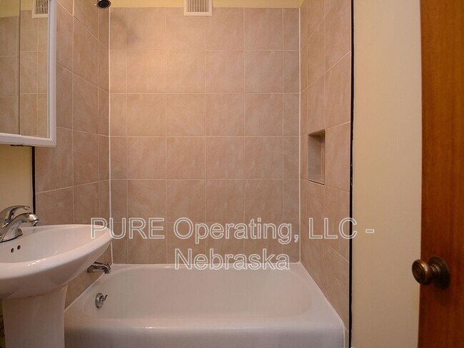 Building Photo - 210 N 32nd Ave