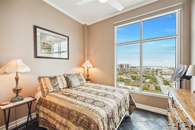 Building Photo - 500 Seawall Blvd