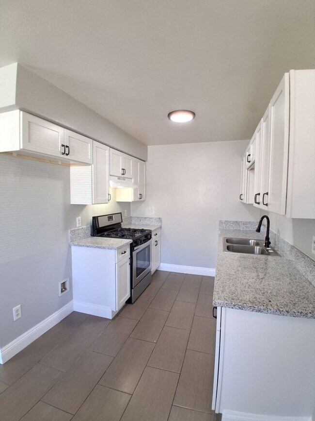 Interior Photo - 1452 S. College Ave