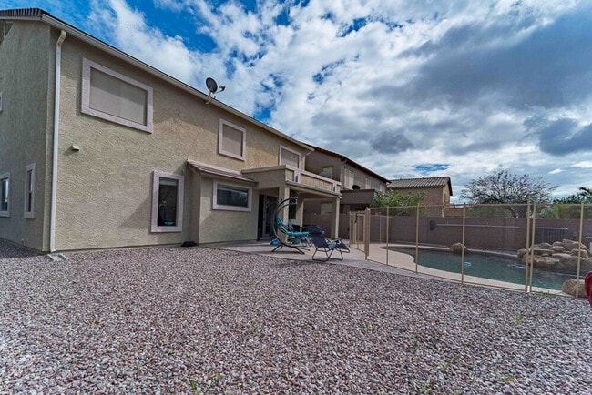 Building Photo - 1761 N St Francis Pl