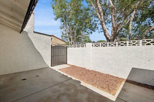 Building Photo - 7826 E Heatherbrae Ave