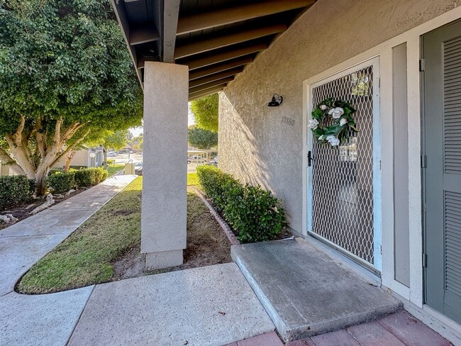 Building Photo - Completely Renovated 3+ Bed, 2 Bath Tierra...