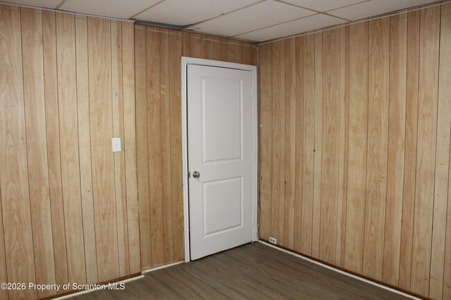 Building Photo - 715 Moosic St