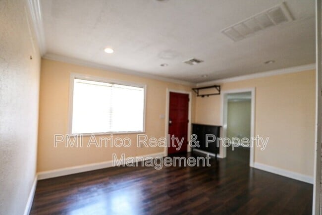 Building Photo - 4419 W Euclid Ave