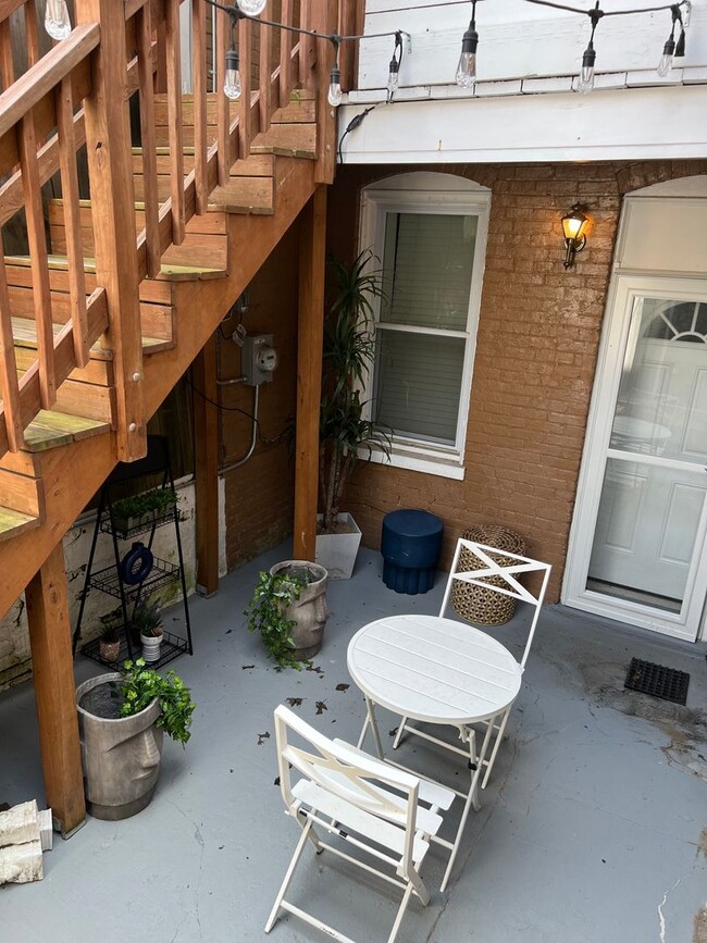 Building Photo - Lovely 2 BR/2.5 BA Apartment near Noma II!