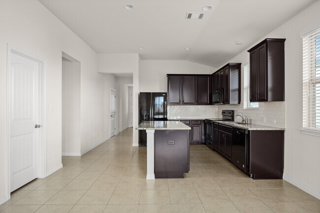 Building Photo - 19213 Quebrada Dr