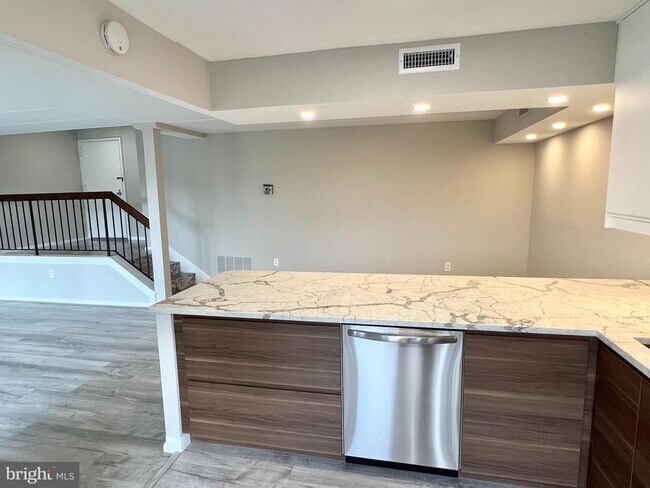 Building Photo - 118 Roberts Ln