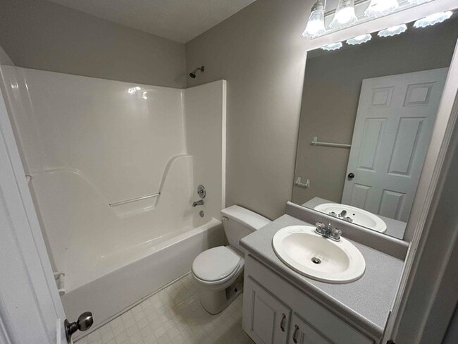 Building Photo - 1424 Snow Hill Dr
