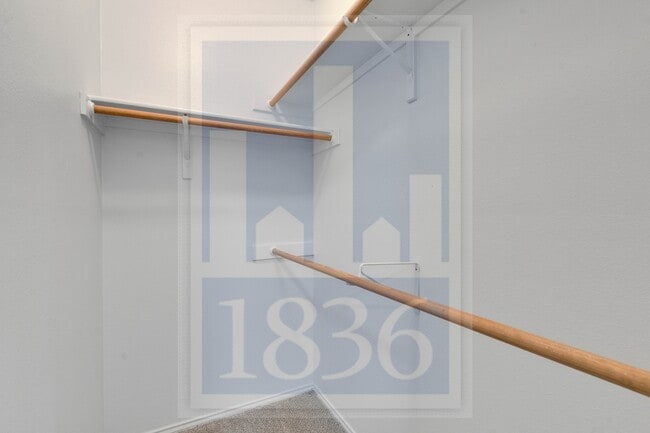 Building Photo - 1204 Thackeray Ln