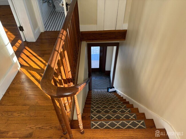 Building Photo - 161 W Cliff St