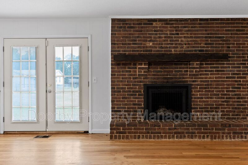 Building Photo - 841 Kay Cir