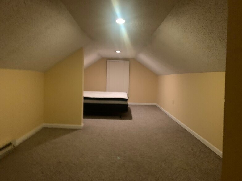 Building Photo - 104 Adams Ave