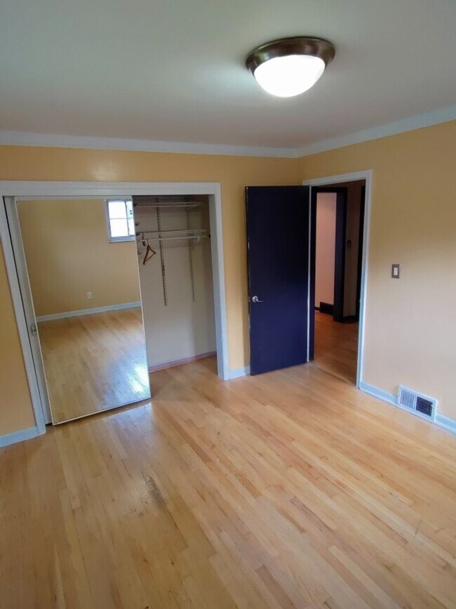 Building Photo - Beautiful, sprawling, brick ranch - $1700/mo