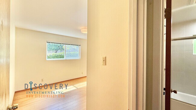 Building Photo - Mid-Century Modern 3 Bedroom Home in Montclair
