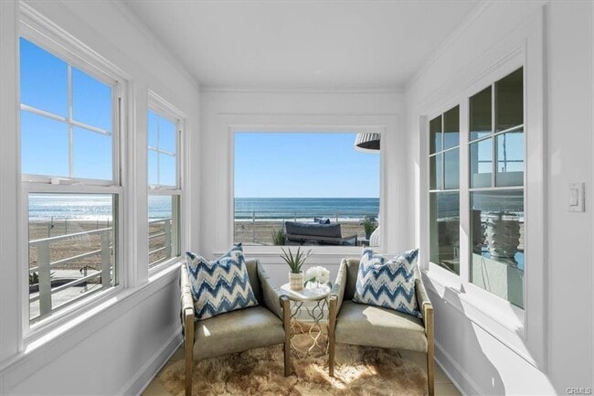 Building Photo - 1000 The Strand