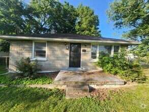 Building Photo - Charming 2 bedroom 1 bath with large rooms...