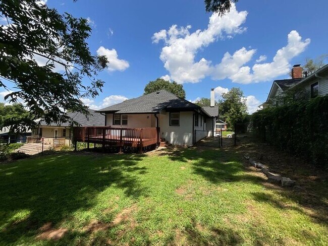 Building Photo - **Bright & Stylish 2 Bedroom Atlanta Home ...
