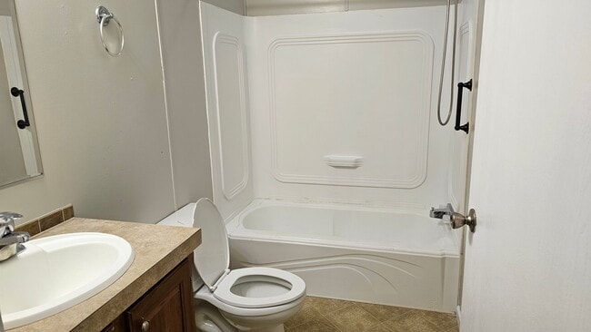 Building Photo - 3 bedroom, 2 bathroom Double Wide