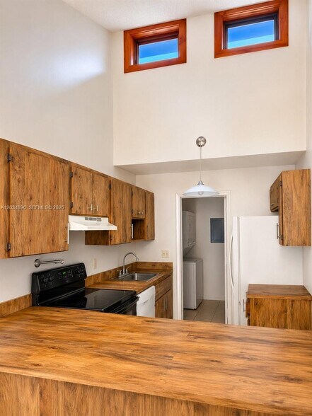 Building Photo - 3819 SW 69th Ave