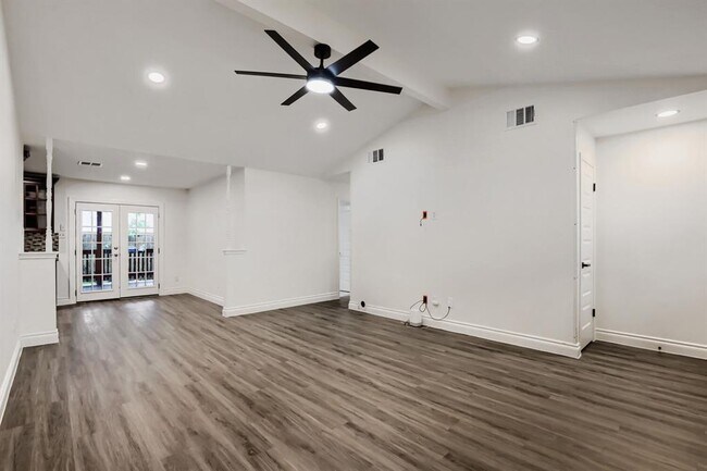 Building Photo - 12100 Clickett Cove
