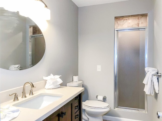 Building Photo - 5218 Beach Dr