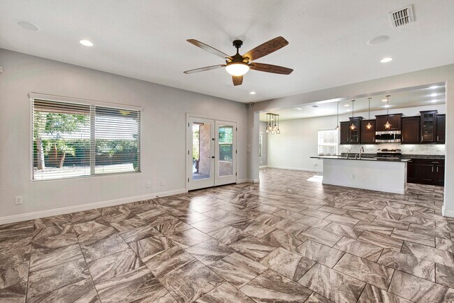 Building Photo - 1751 W Desperado Way