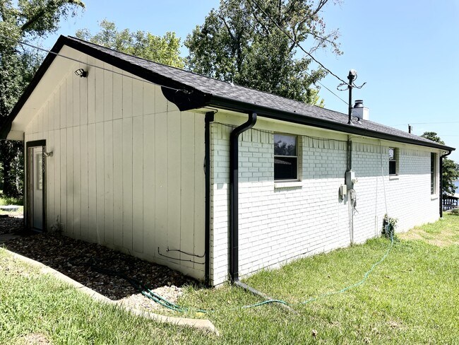 Building Photo - 22733 Creekwood Dr