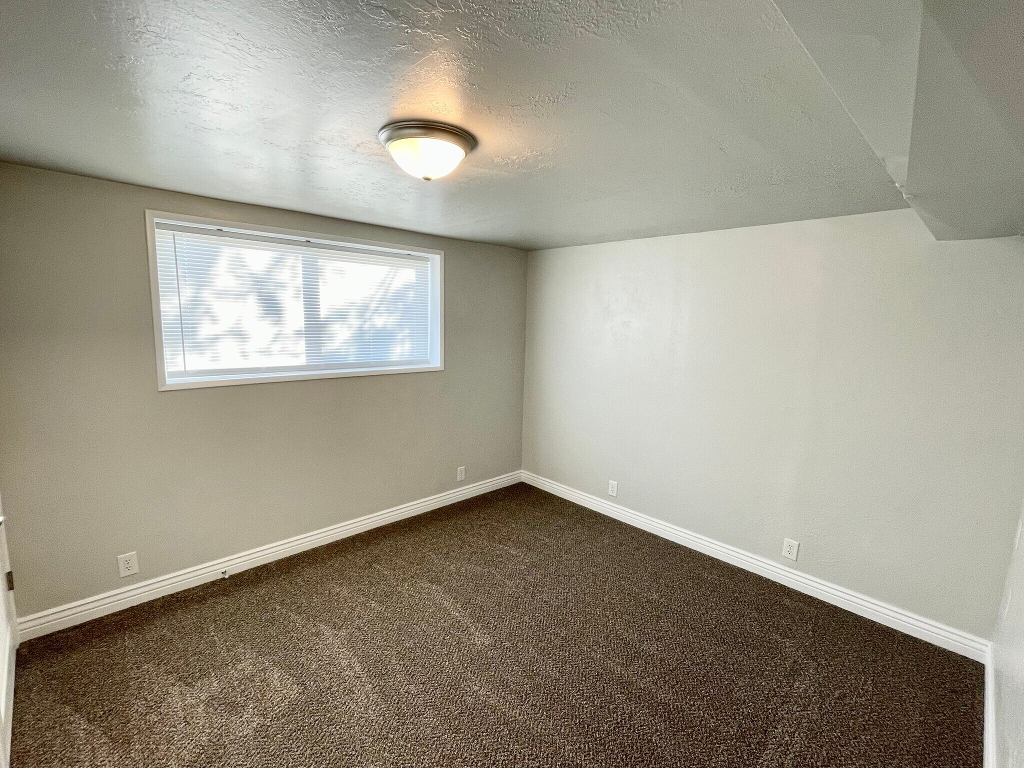 Building Photo - 564 W 5275 S