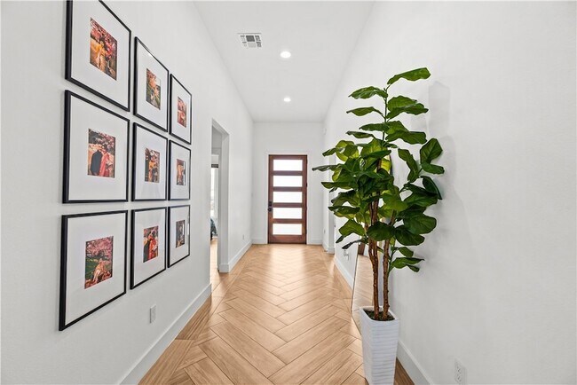 Building Photo - 1469 Lady Claudia St