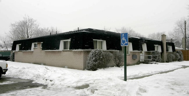 Building Photo - 1303 Montie Rd