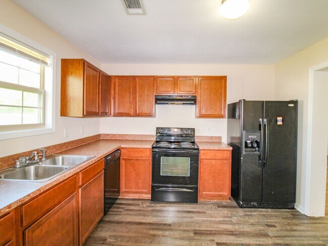 Building Photo - Great Location! 4 Bedroom Home Close to Downtown Pulaski