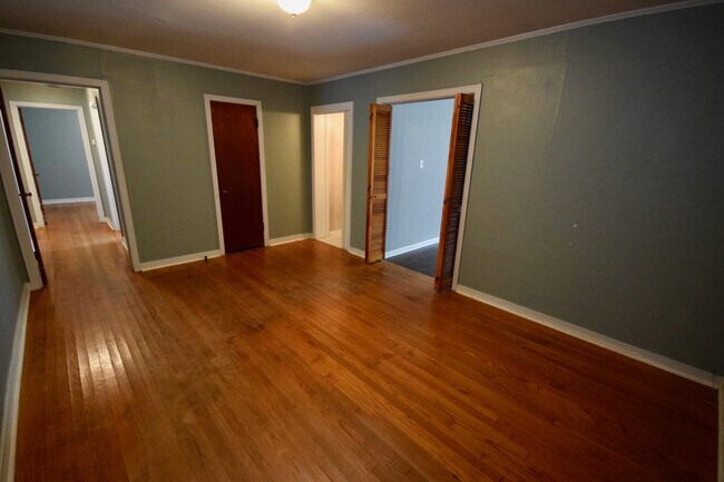 Building Photo - Spacious Home with lots of updates
