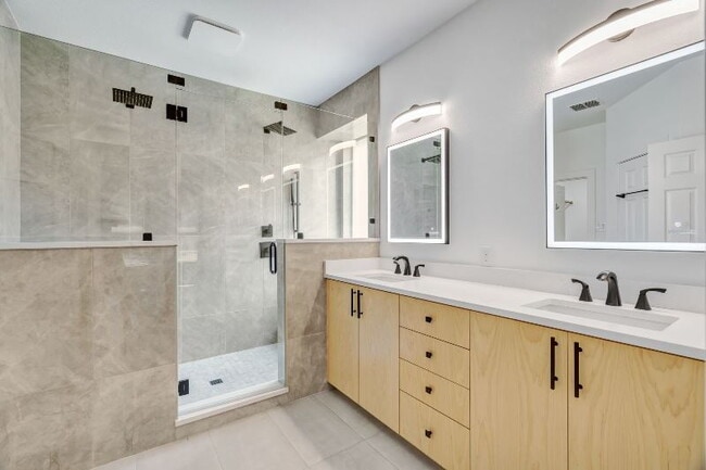 Building Photo - "Stunning 4-Bedroom, 2.5 Bath Oasis with P...