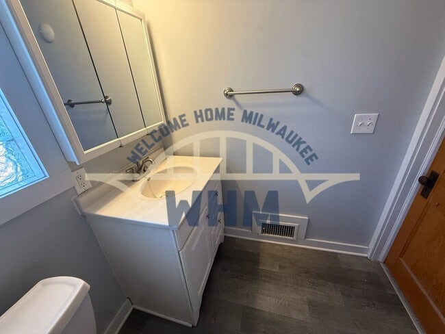 Building Photo - 2054 S 72nd St