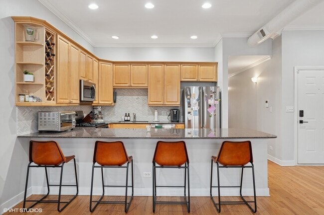 Building Photo - 426 N Noble St