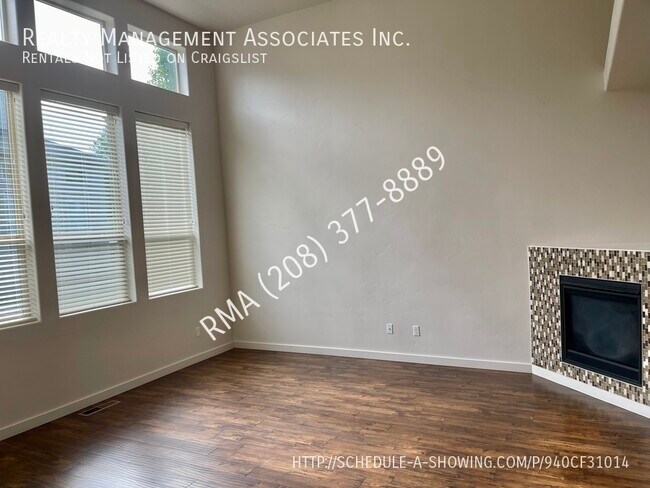 Building Photo - Gorgeous Townhouse Located in Meridian Nea...
