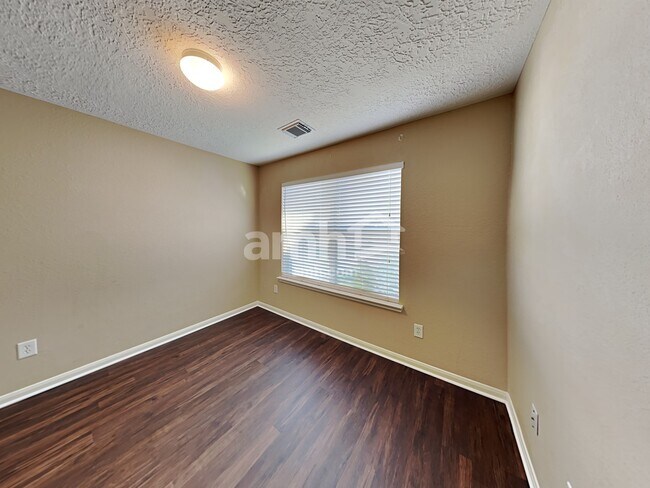 Building Photo - 29231 Legends Green Dr