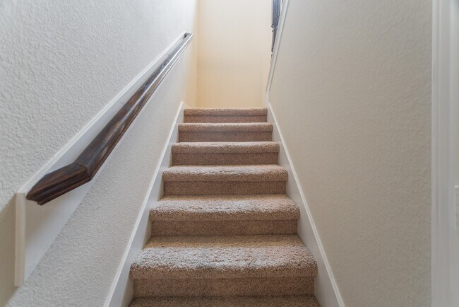 Building Photo - 139 S Rocky Point Cir