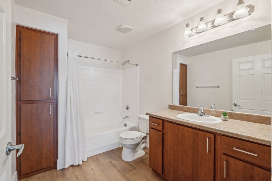 Building Photo - 6610 N 93rd Ave