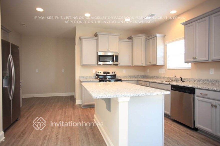 Building Photo - 141 Farmers Folly Dr