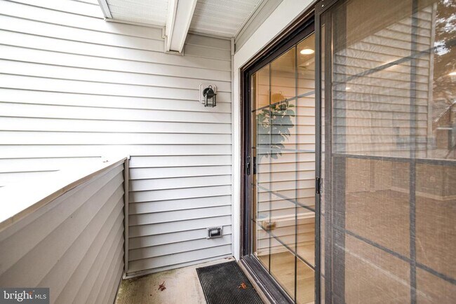 Building Photo - 1603 Carriage House Terrace