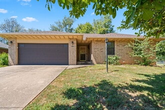 Building Photo - 303 S Suburban Ave