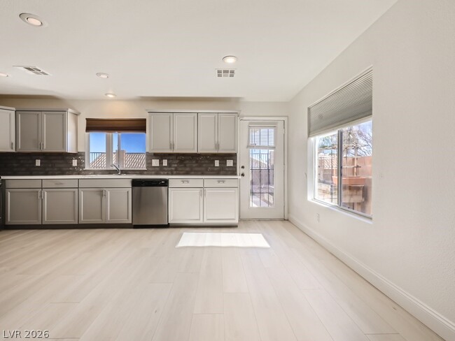 Building Photo - 1220 Swanbrooke Dr