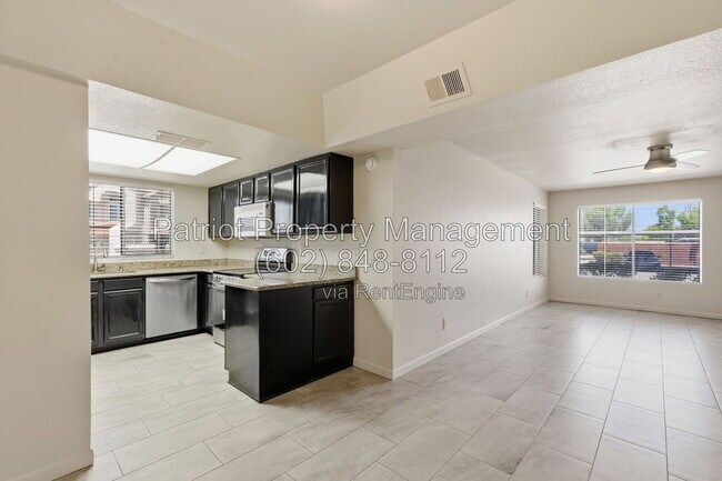 Building Photo - 839 S Westwood
