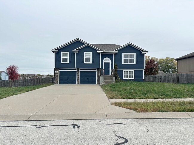 Building Photo - 3 Bed | 2.5 Bath | 2 Car Split Level Home in Belton