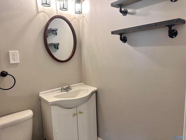 Building Photo - 10302 Picadilly Ln SW