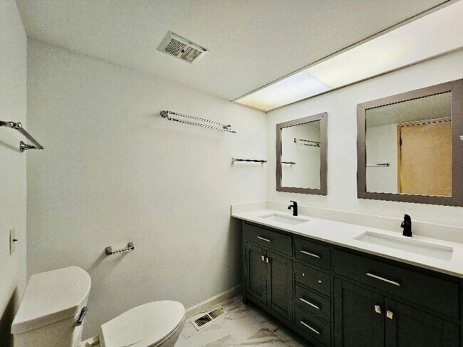 Building Photo - 14912 SE 46th Pl