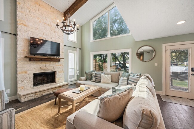 Building Photo - 3203 Poe Dr