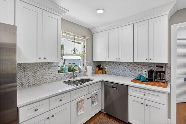 Building Photo - 741 Lantana Ave