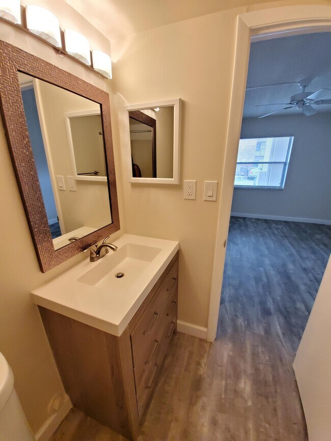 Building Photo - 6040 Shaker Wood Cir